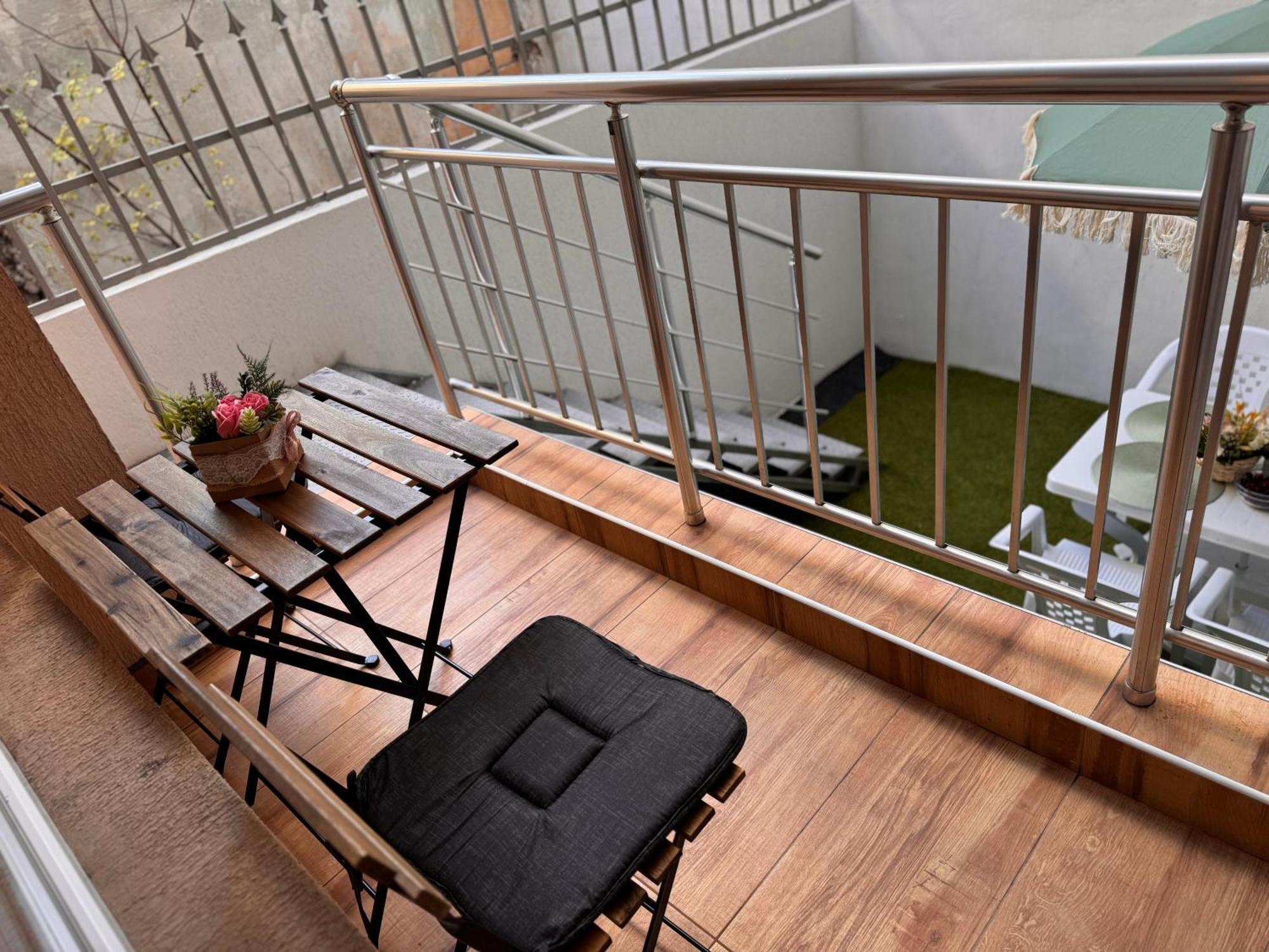Goldy Central Beach Apartment With Private Garden Burgas City Exteriér fotografie