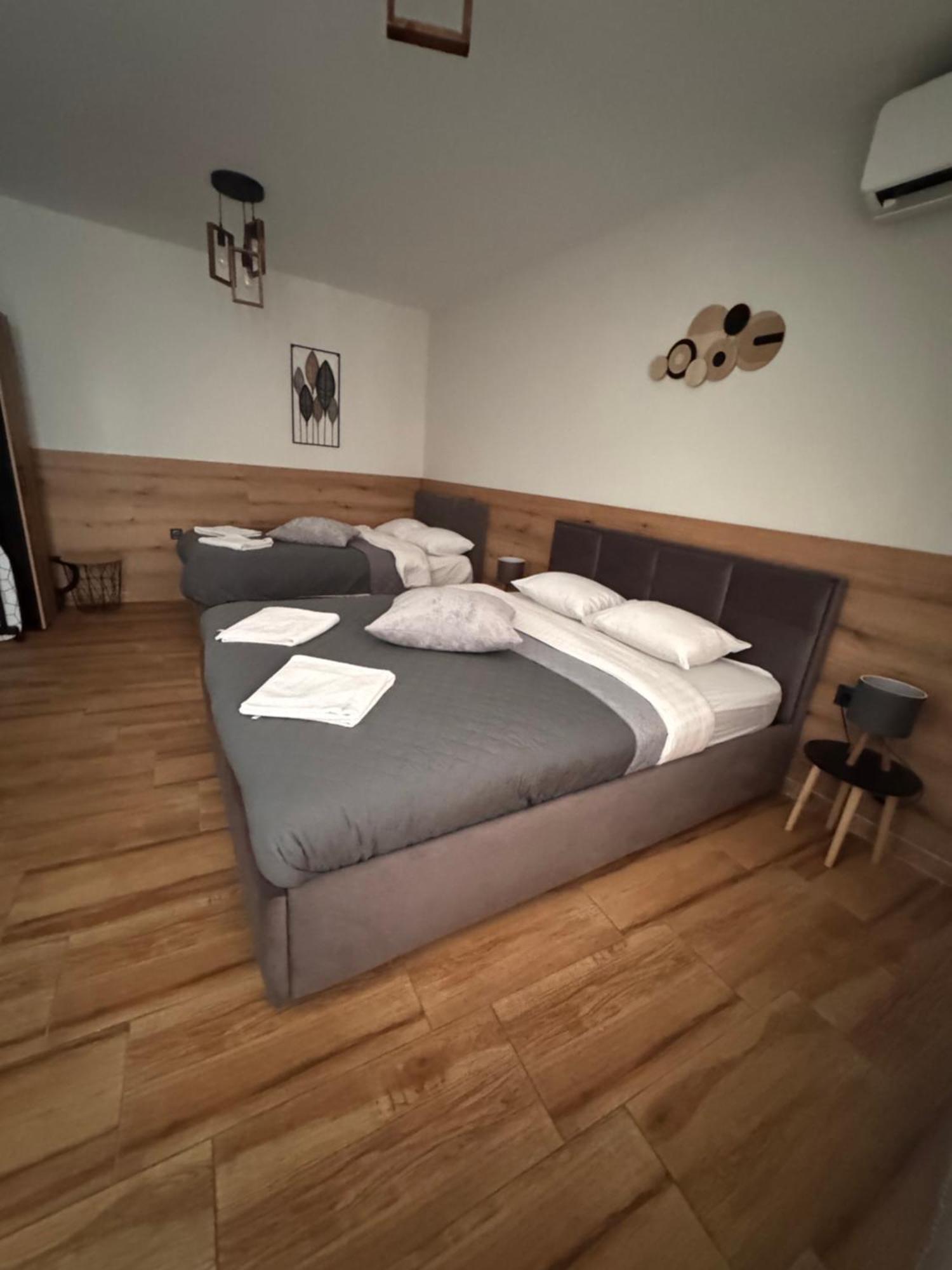 Goldy Central Beach Apartment With Private Garden Burgas City Exteriér fotografie